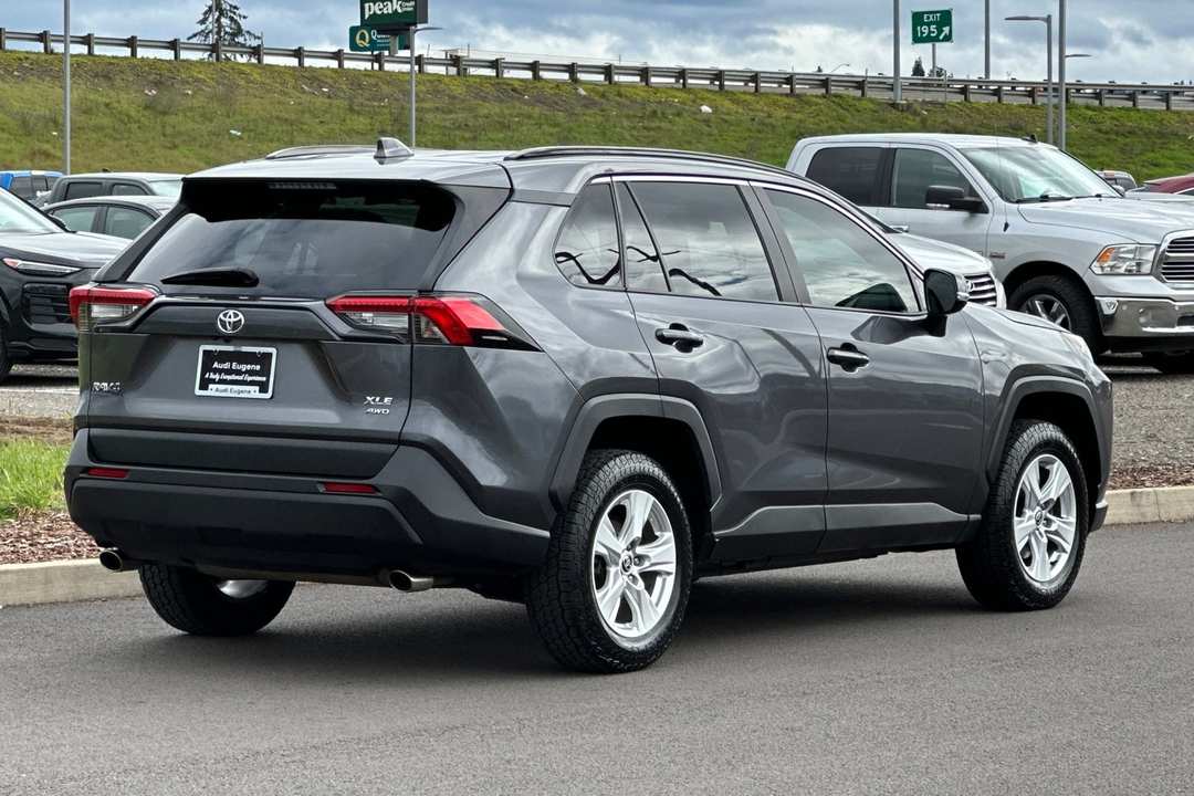 2021 Toyota Rav4 XLE - Image 3