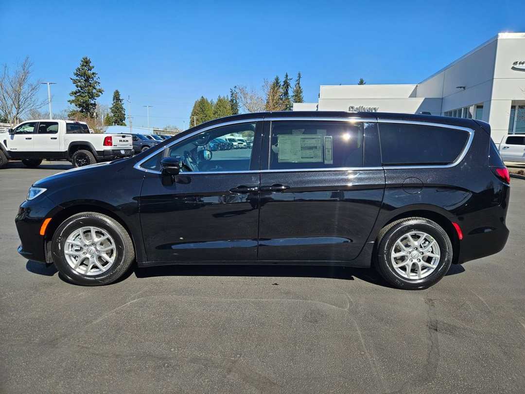 2026 Chrysler Pacifica Select - Image 3