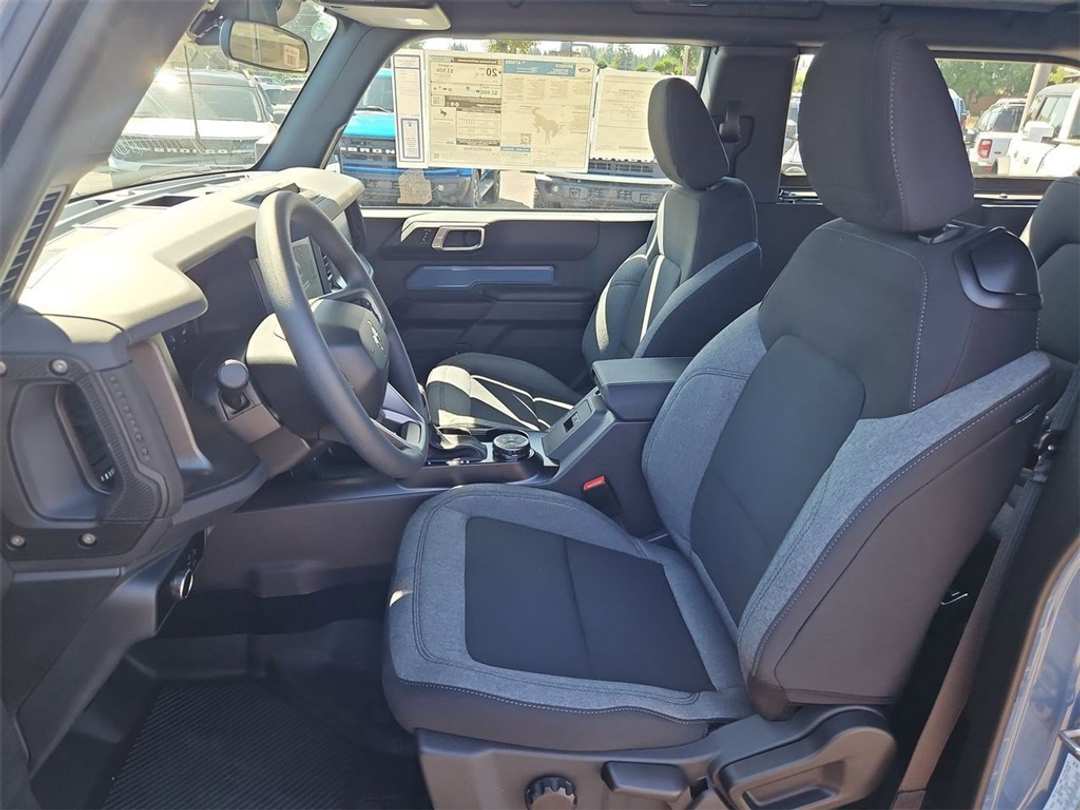 2025 Ford Bronco Base - Image 13