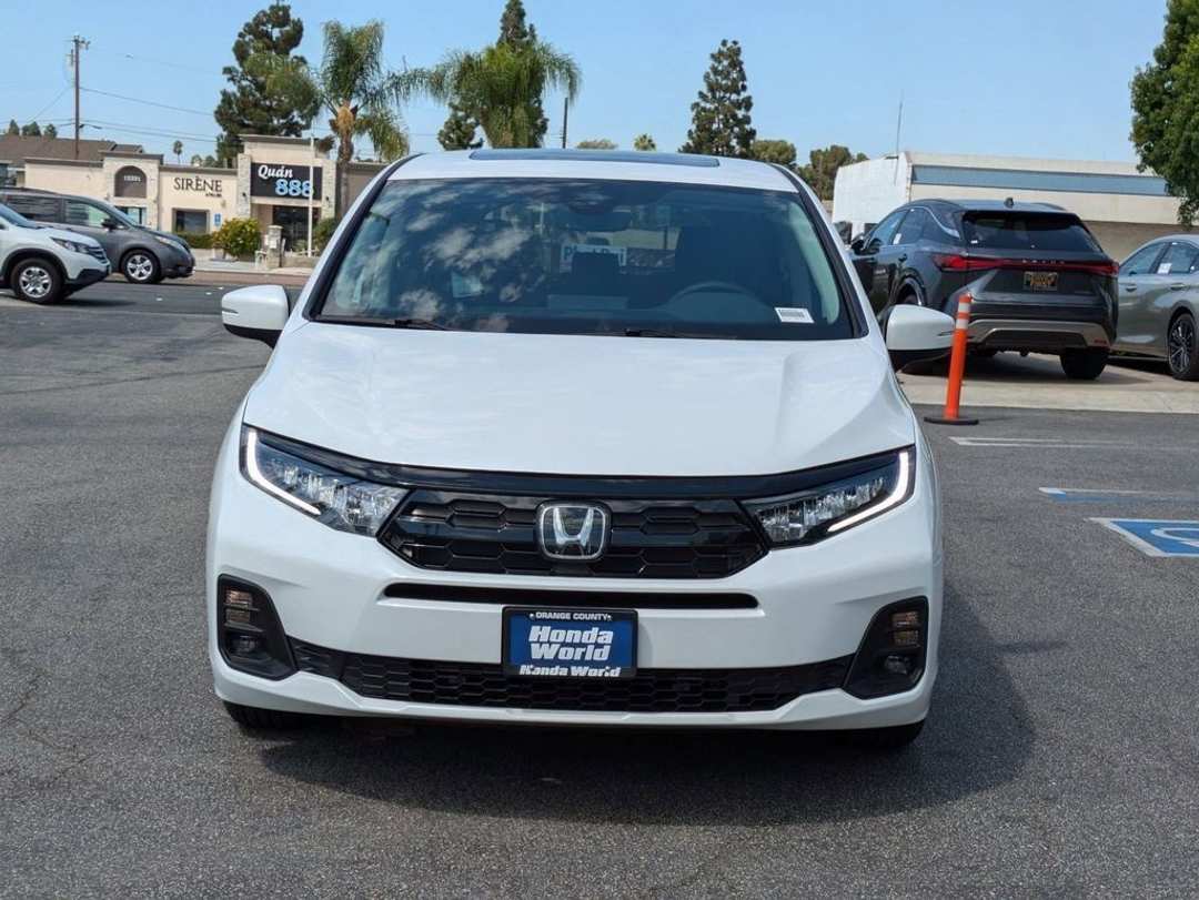 2026 Honda Odyssey Touring - Image 3