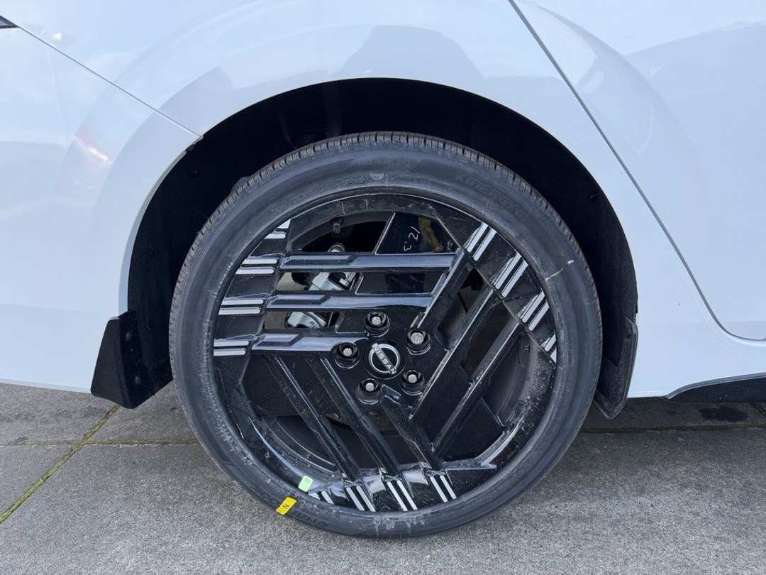 2026 Nissan Sentra SR - Image 9