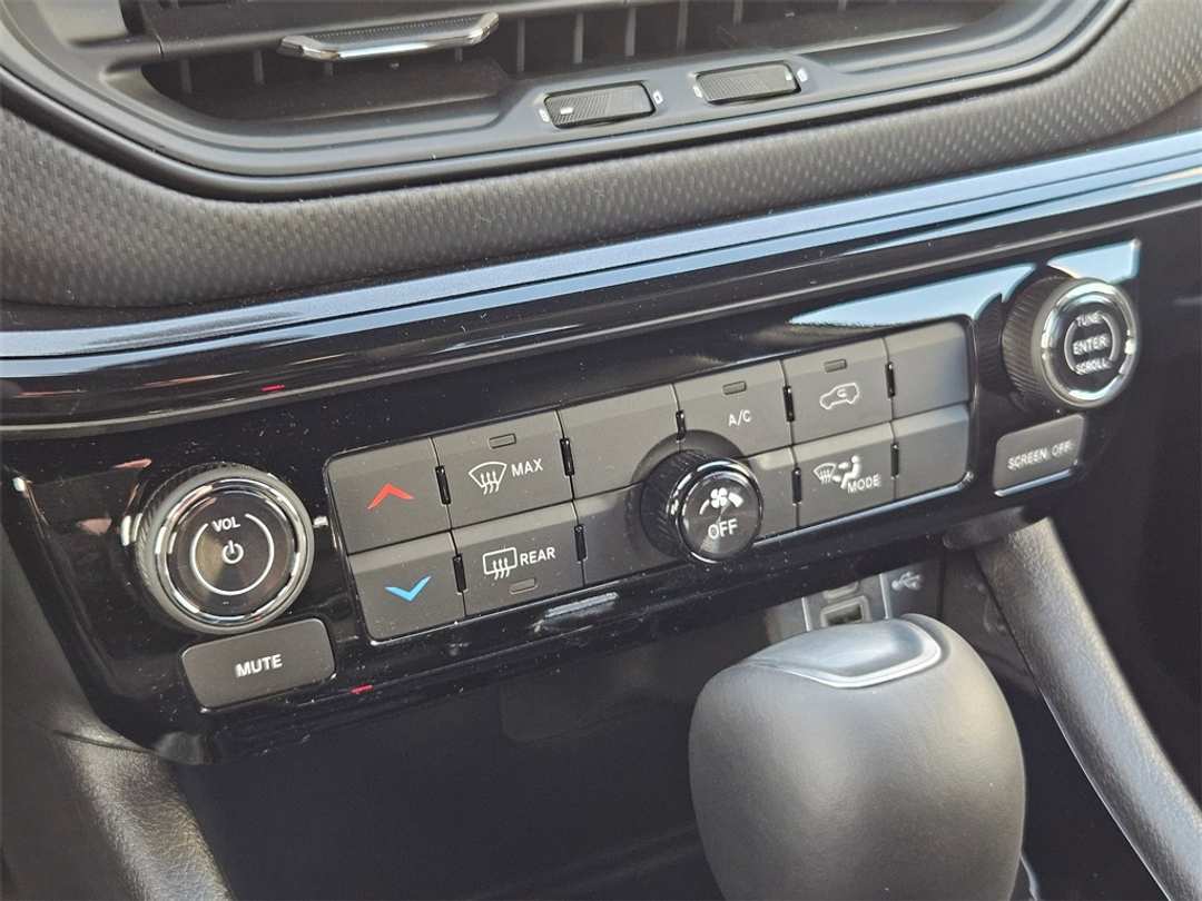 2026 Jeep Compass Latitude - Image 23