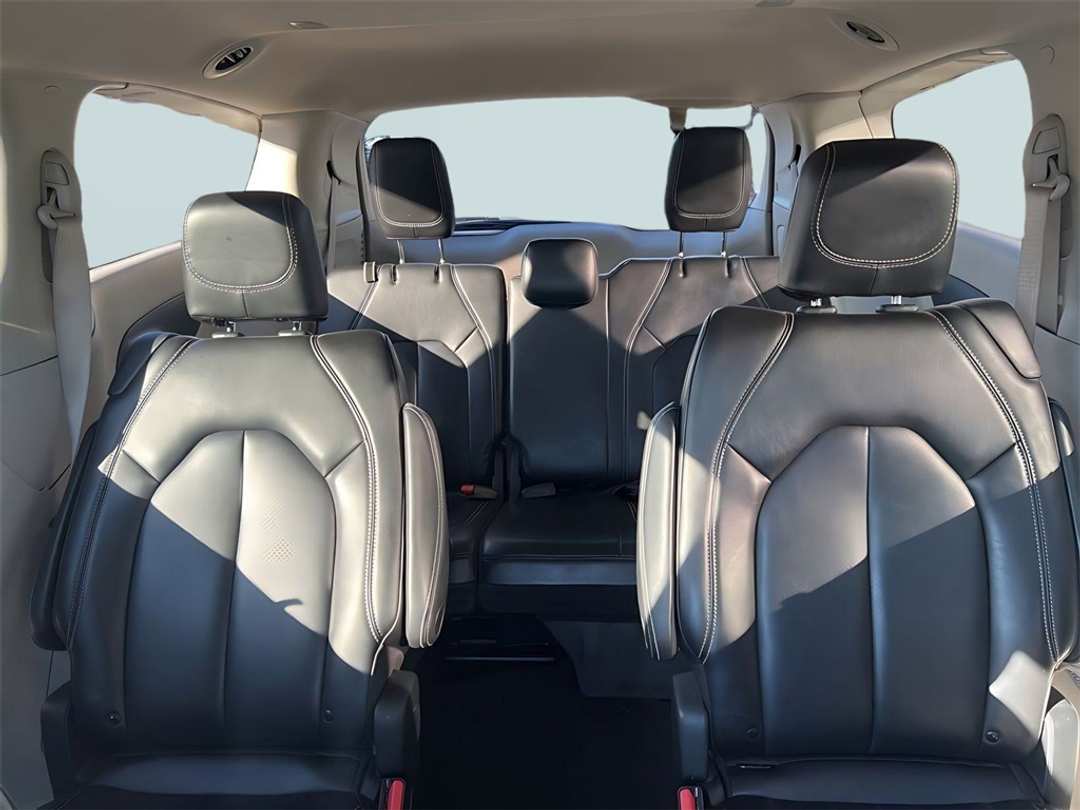 2023 Chrysler Pacifica Touring L - Image 17