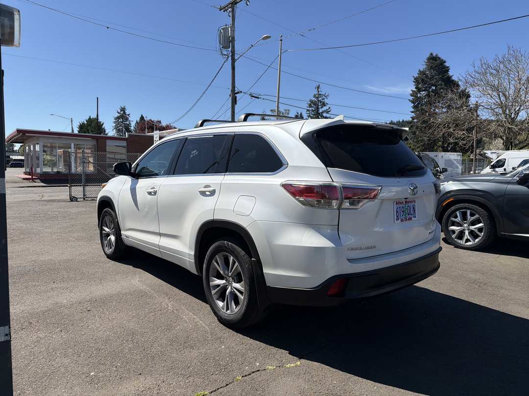 2015 Toyota Highlander XLE - Image 3