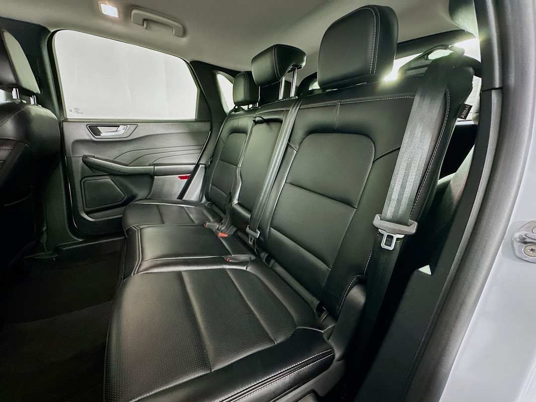 2025 Ford Escape Platinum - Image 25