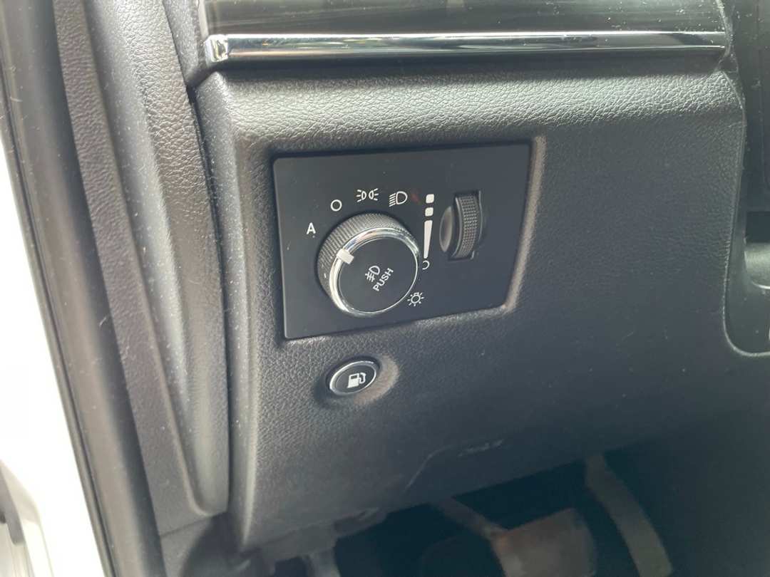 2019 Jeep Grand Cherokee Limited - Image 11