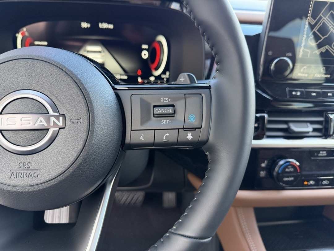 2025 Nissan Pathfinder Platinum - Image 18