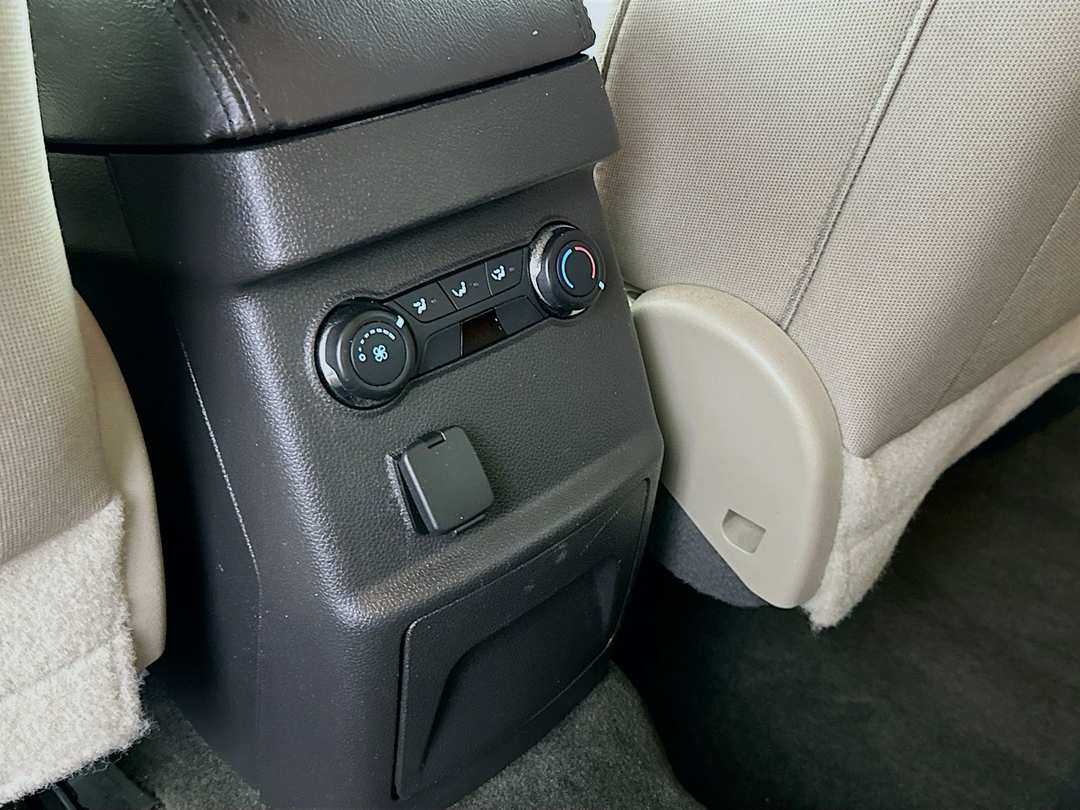 2015 Ford Explorer Base - Image 23