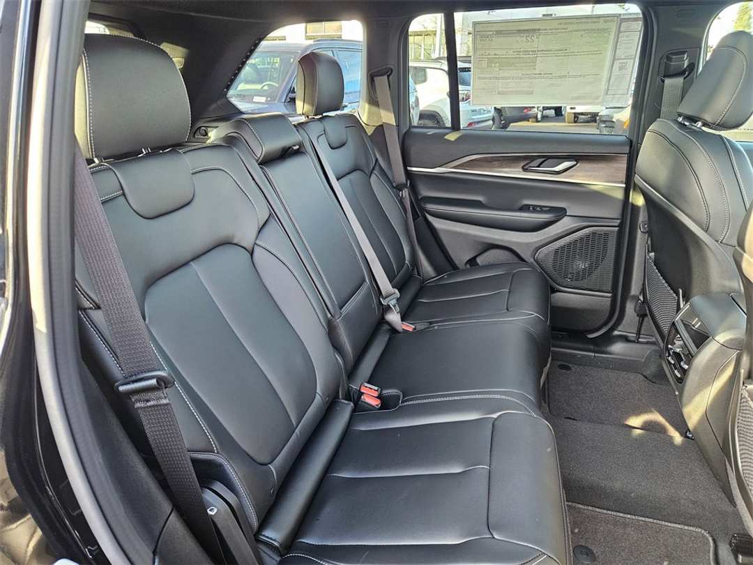 2025 Jeep Grand Cherokee Limited - Image 34