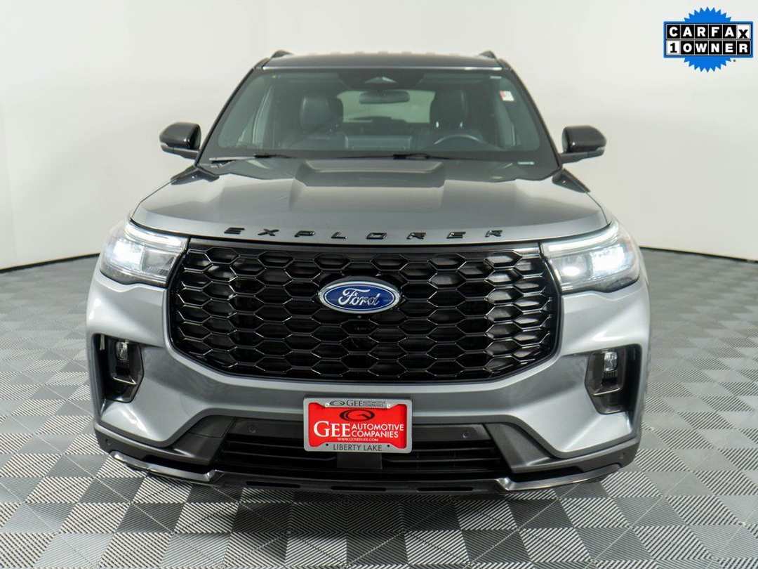 2025 Ford Explorer STLine - Image 2