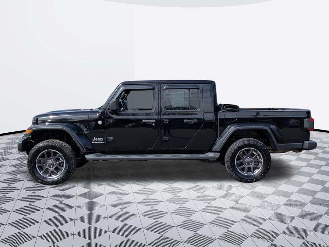 2022 Jeep Gladiator Overland - Image 3
