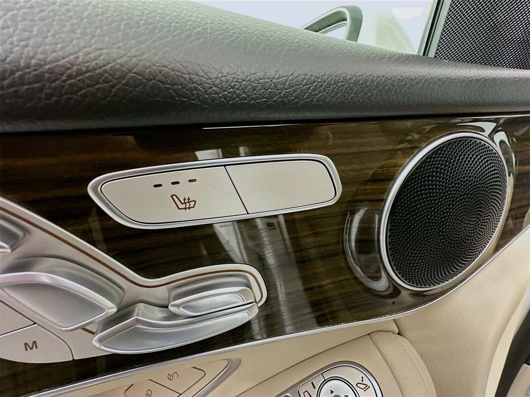 2020 Mercedes-Benz GLC GLC 300 - Image 30