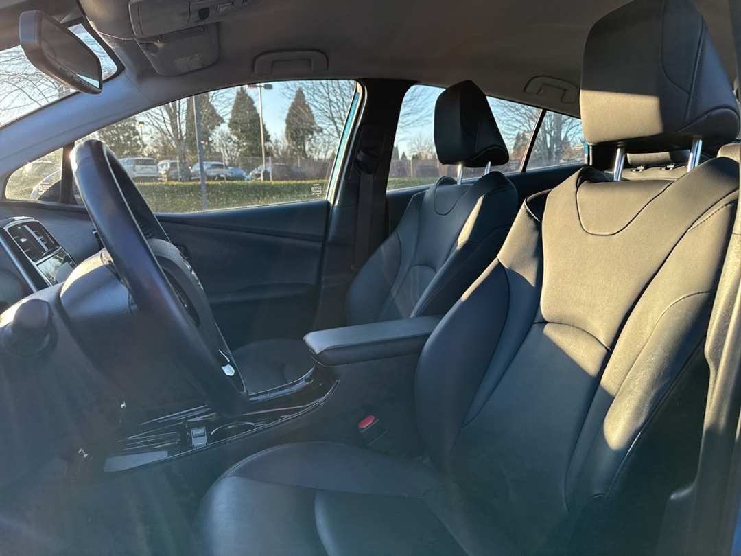 2021 Toyota Prius XLE AWDe - Image 9