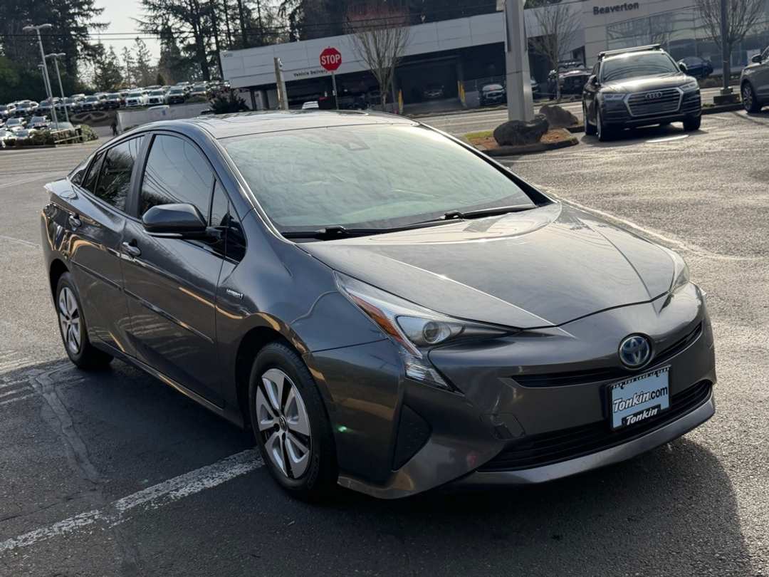 2017 Toyota Prius Three - Image 2