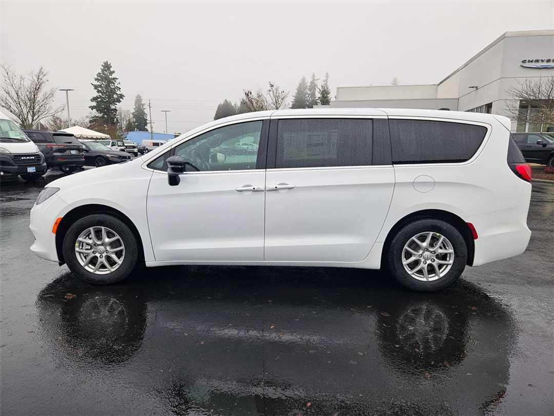 2026 Chrysler Voyager LX - Image 3