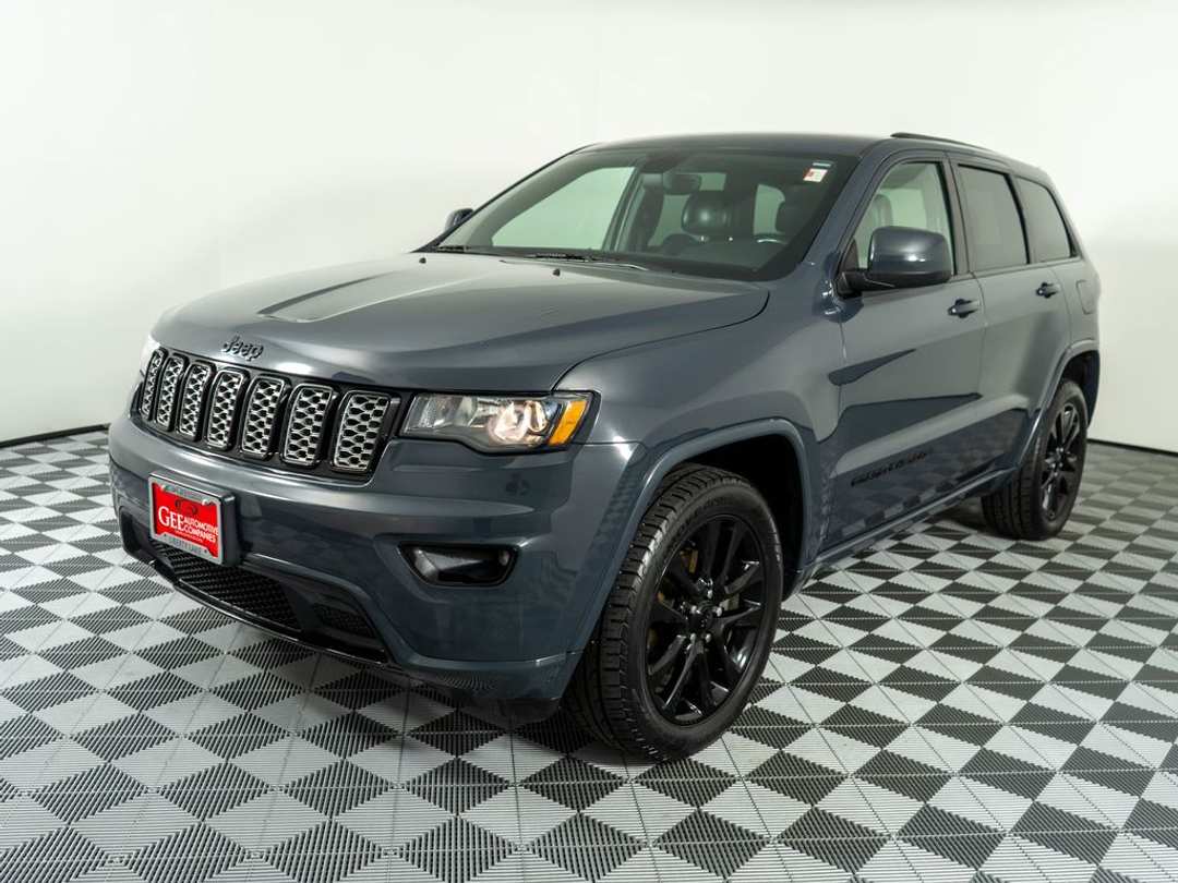 2018 Jeep Grand Cherokee Altitude - Image 3