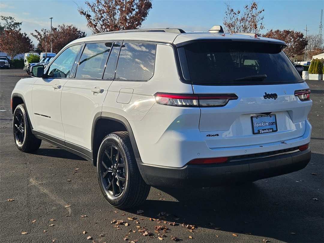 2025 Jeep Grand Cherokee L Altitude X - Image 4