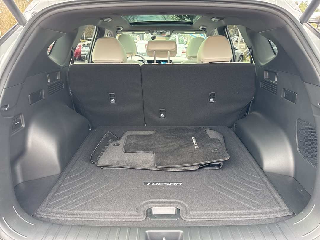 2025 Hyundai Tucson Limited - Image 12