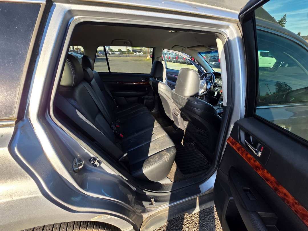 2011 Subaru Outback 3.6R - Image 14