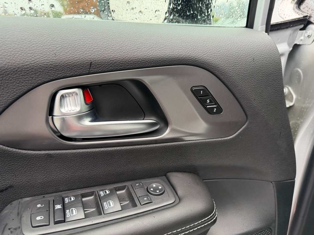 2026 Chrysler Pacifica Select - Image 12