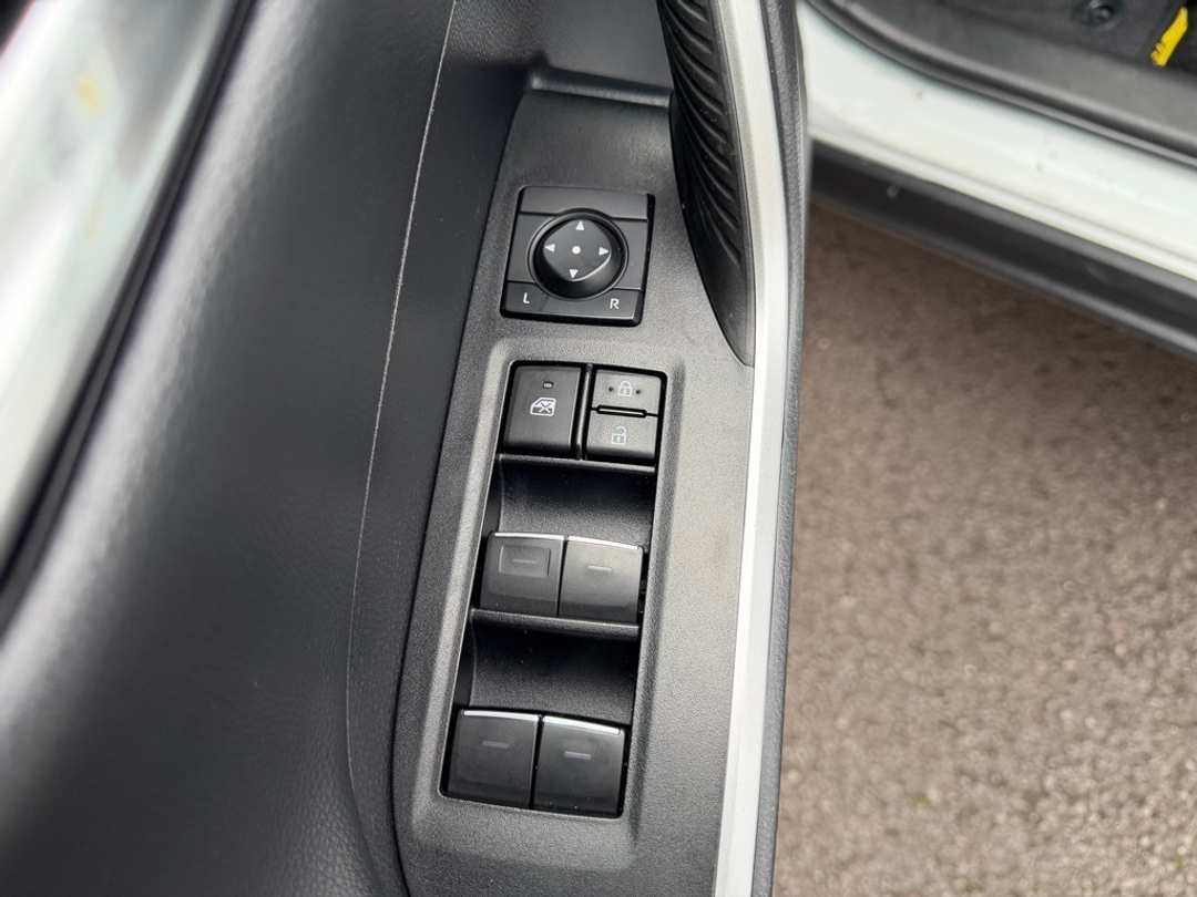 2023 Toyota Rav4 XSE - Image 13