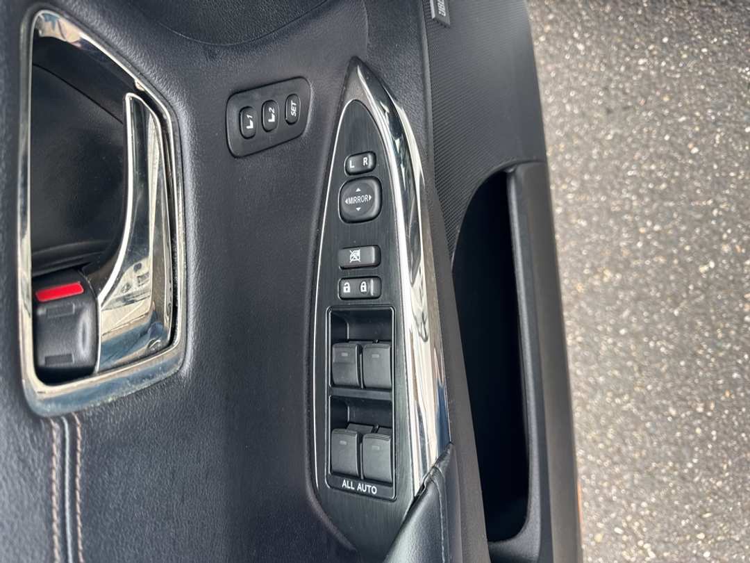 2016 Toyota Avalon - Image 14