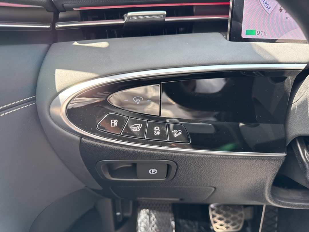 2026 Genesis Electrified Gv70 - Image 40