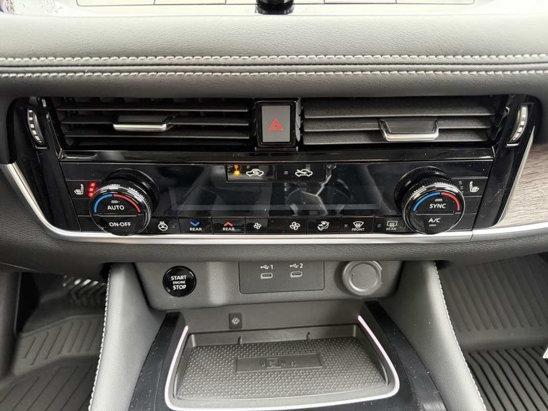 2026 Nissan Rogue Platinum - Image 26