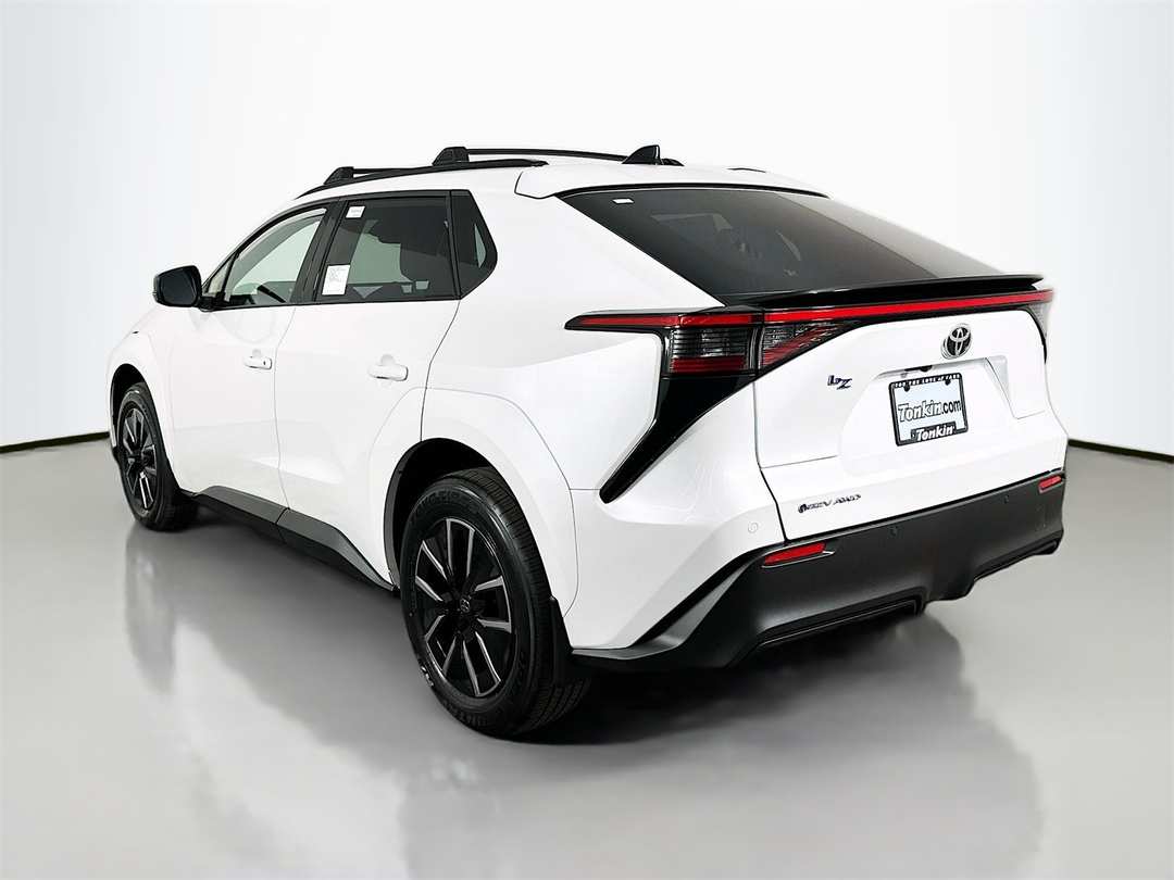 2026 Toyota Bz XLE - Image 5