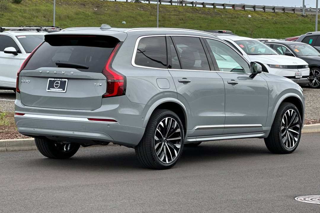 2026 Volvo Xc90 T8 Plus - Image 3