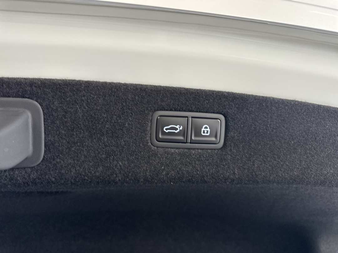 2026 Genesis G90 3.5T eSC - Image 12