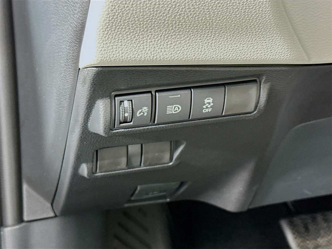 2026 Toyota Corolla Cross L - Image 10