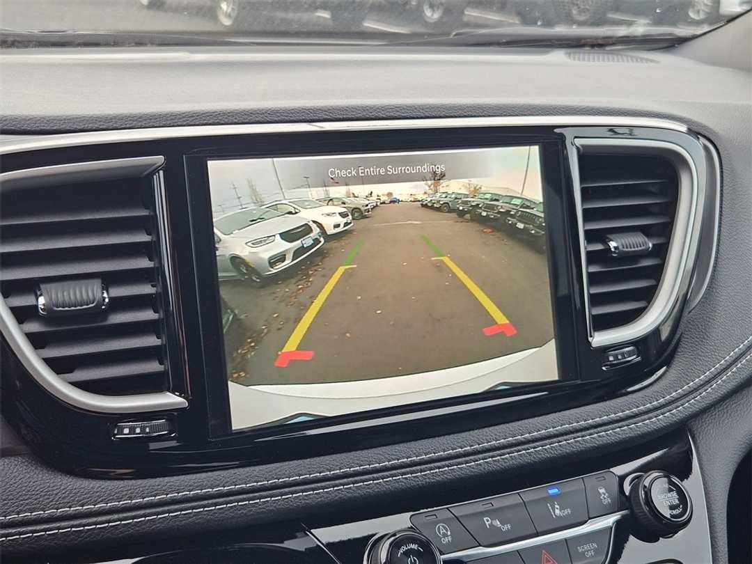 2026 Chrysler Pacifica Select - Image 21