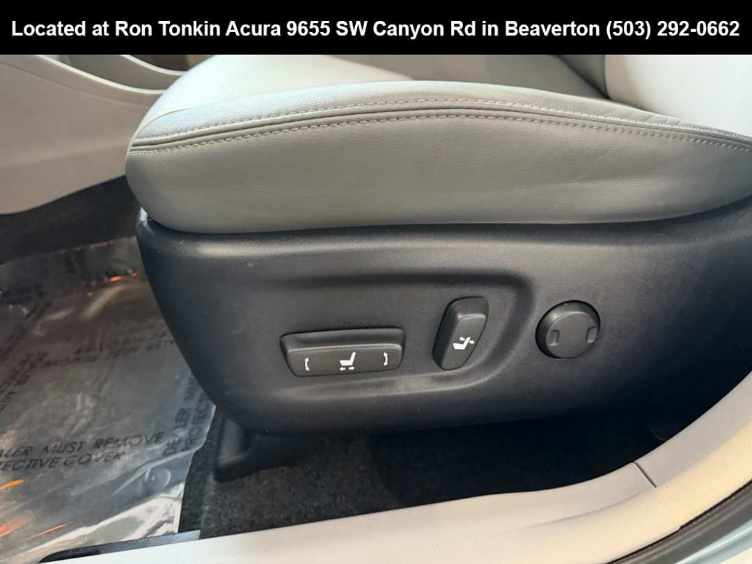 2015 Toyota Prius V Five - Image 13