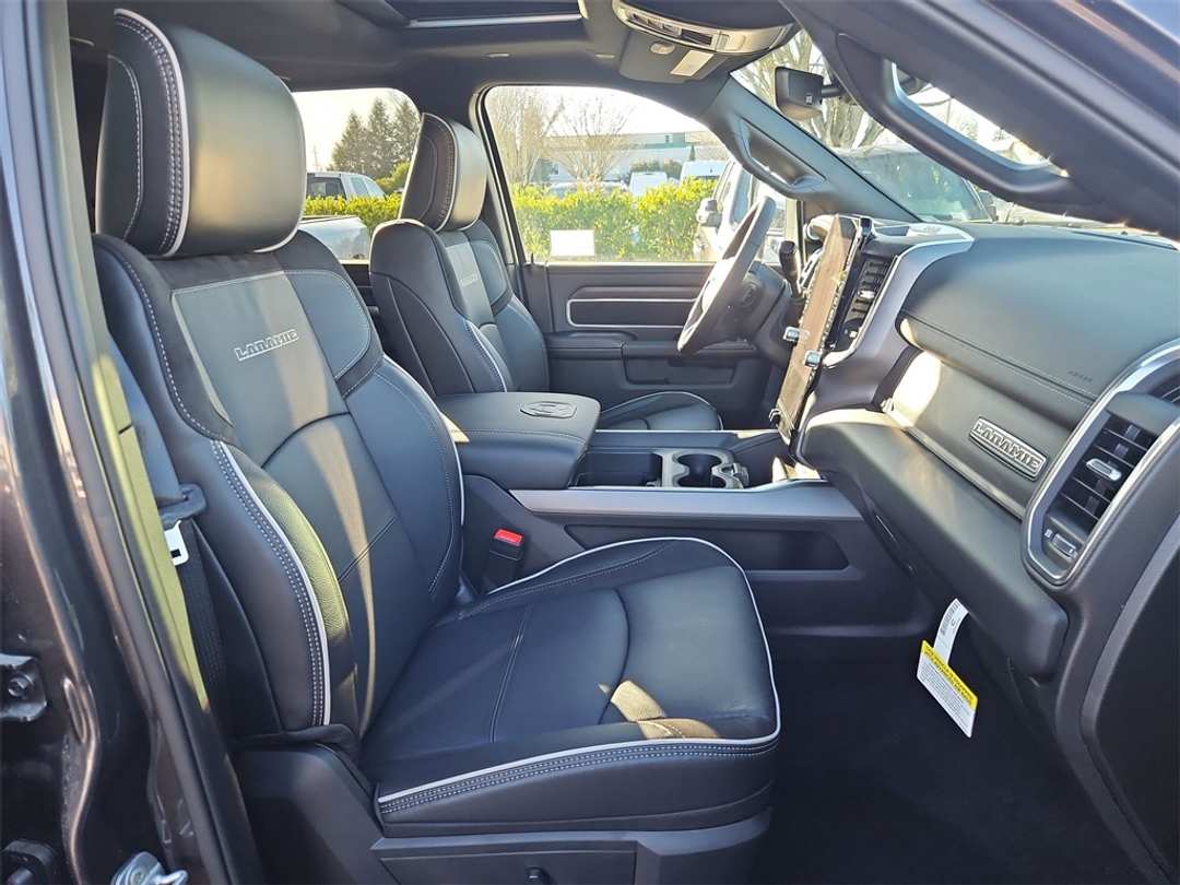 2026 Ram 3500 Laramie - Image 28