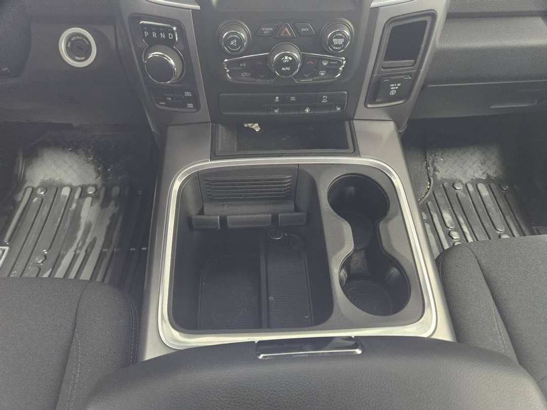 2022 Ram 1500 Classic WARLOCK - Image 3