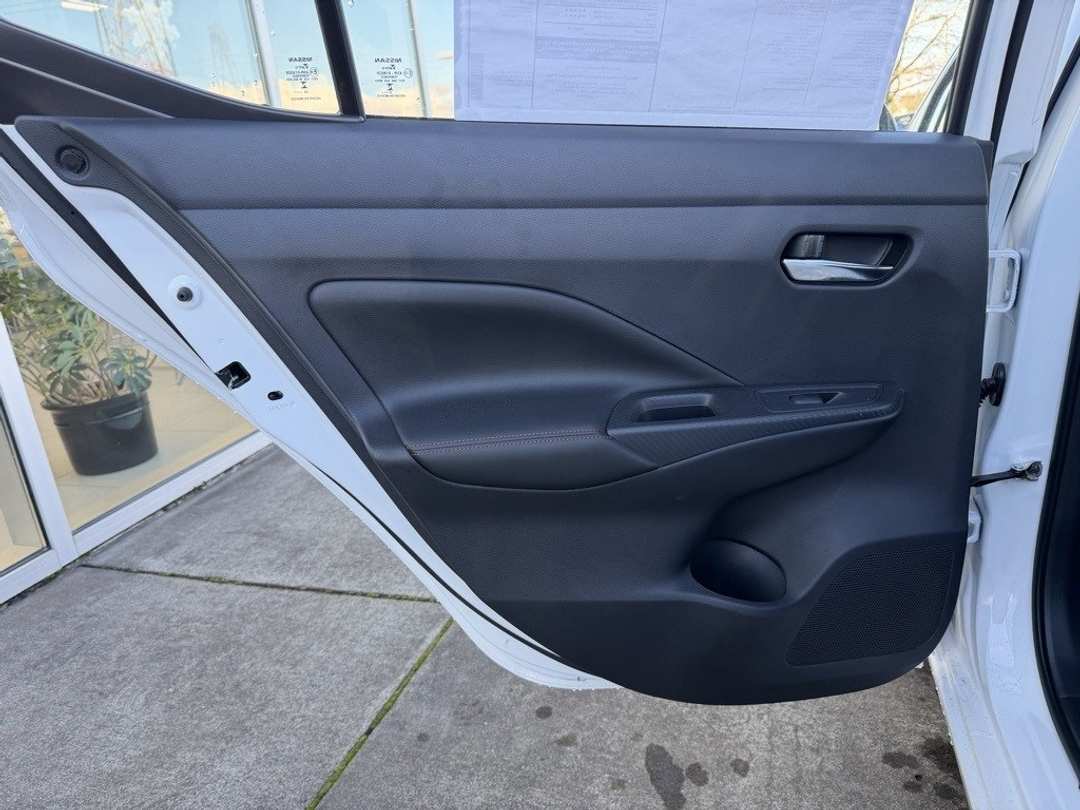 2025 Nissan Versa 1.6 SR - Image 25