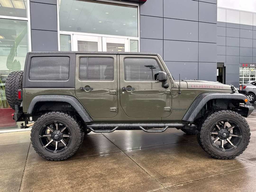 2016 Jeep Wrangler Unlimited Rubicon - Image 2