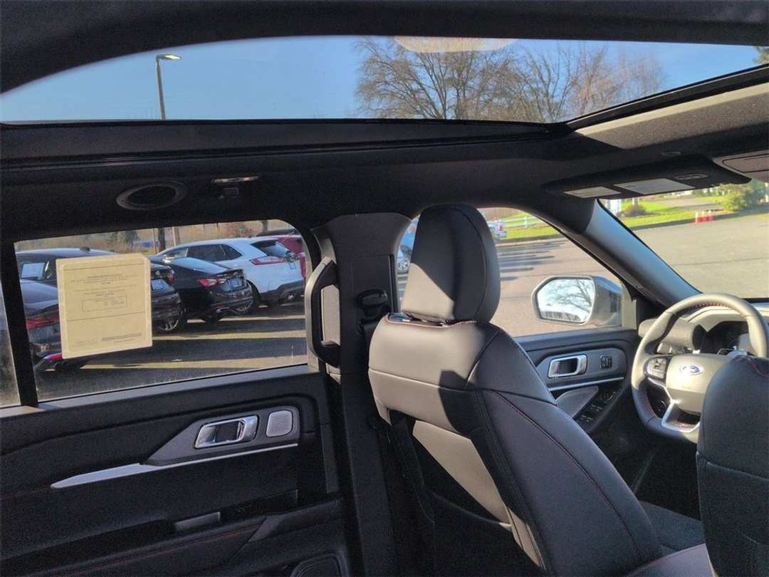 2026 Ford Explorer ST - Image 31