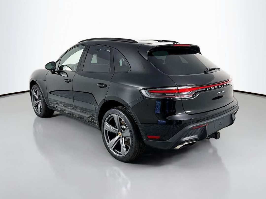 2026 Porsche Macan - Image 3