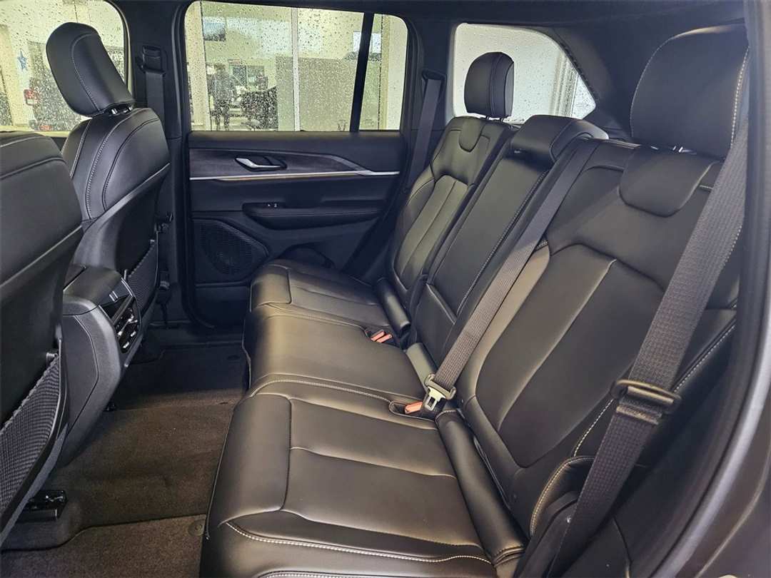 2025 Jeep Grand Cherokee Limited - Image 29