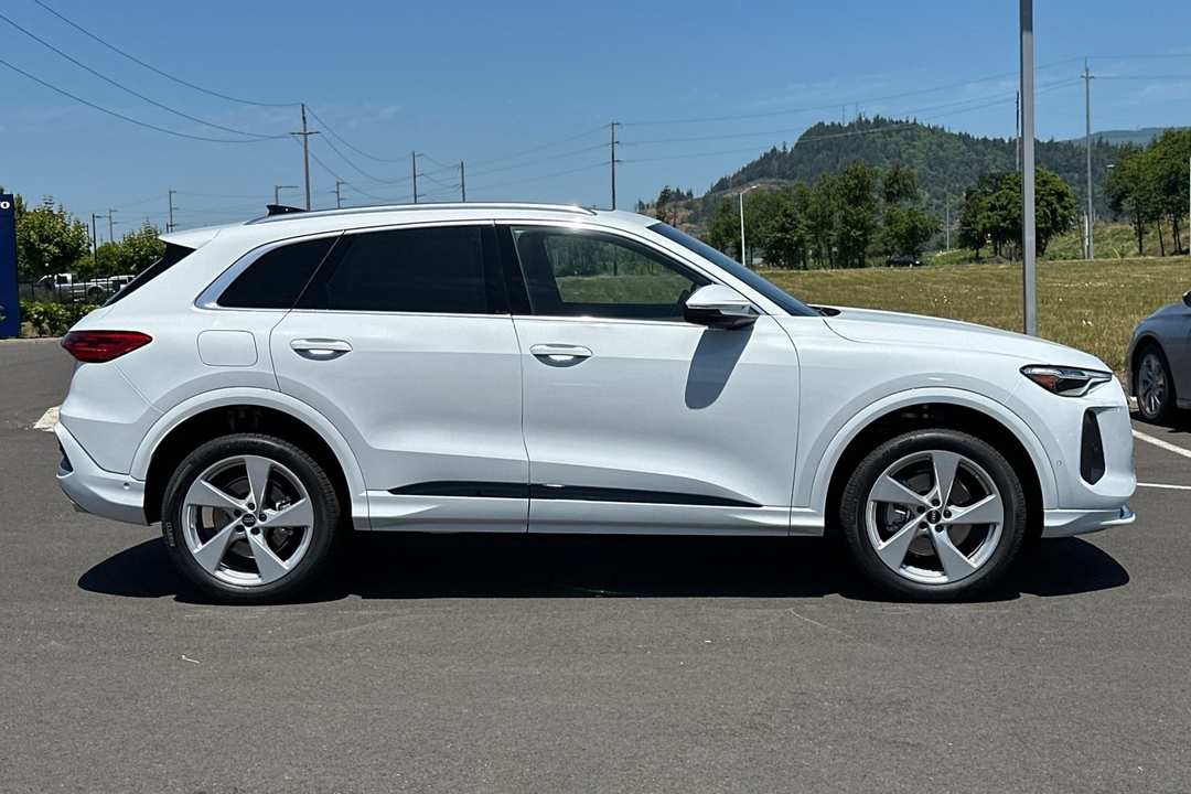 2025 Audi Q5 2.0T Premium Plus - Image 2