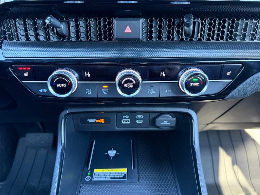 2025 Honda CR-V Sport Touring - Image 24