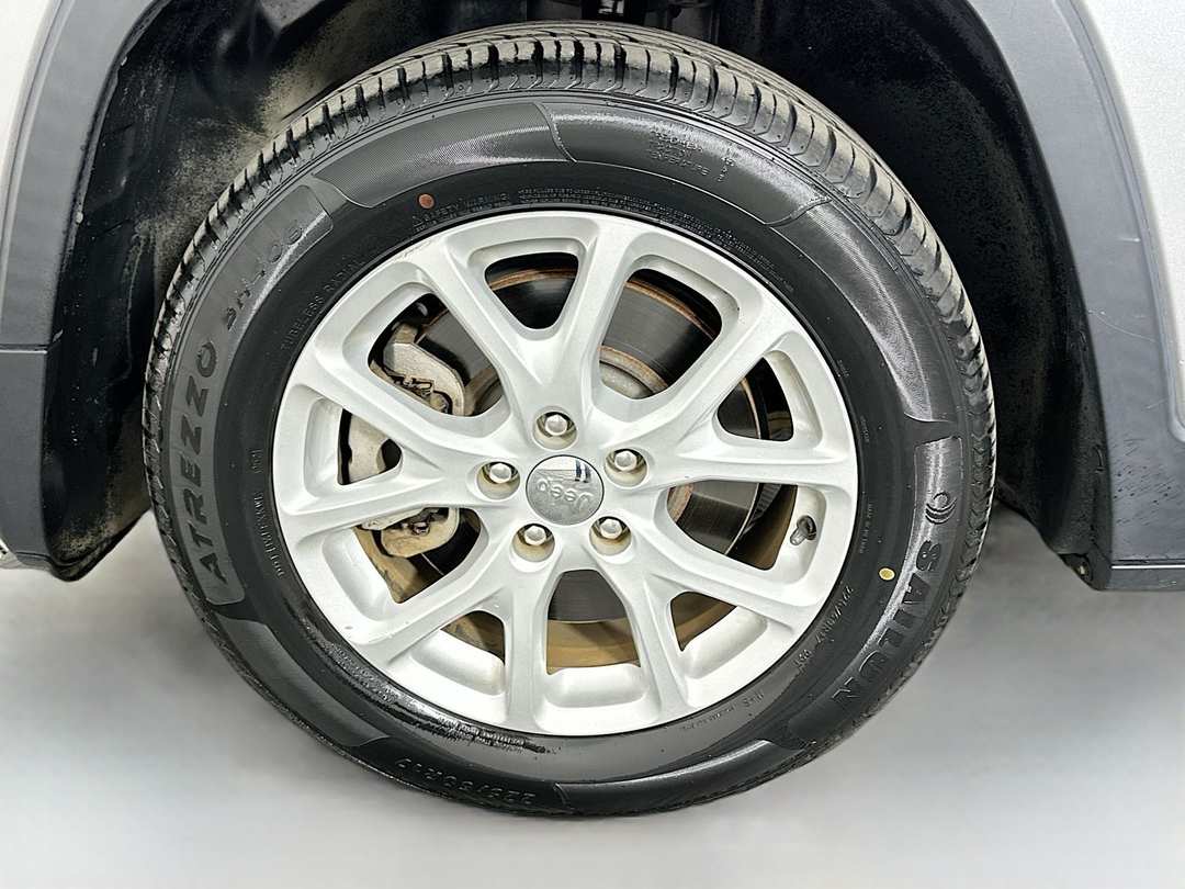 2018 Jeep Cherokee Latitude Plus - Image 30