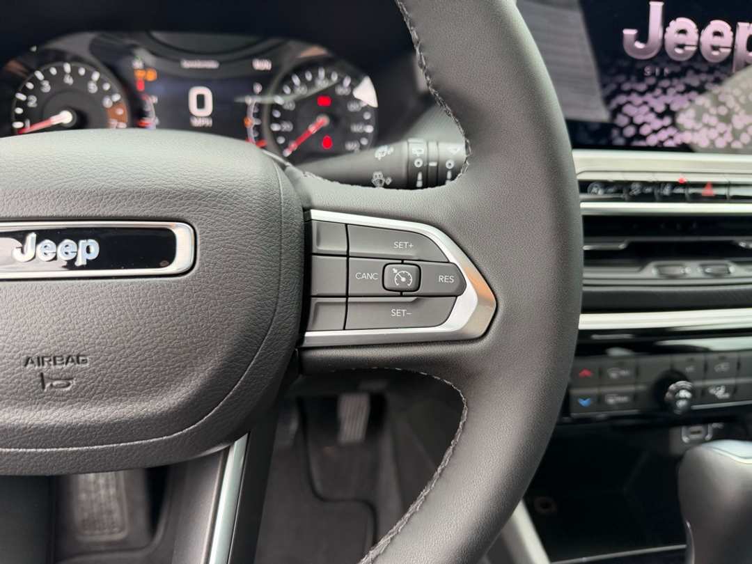 2026 Jeep Compass Latitude - Image 17