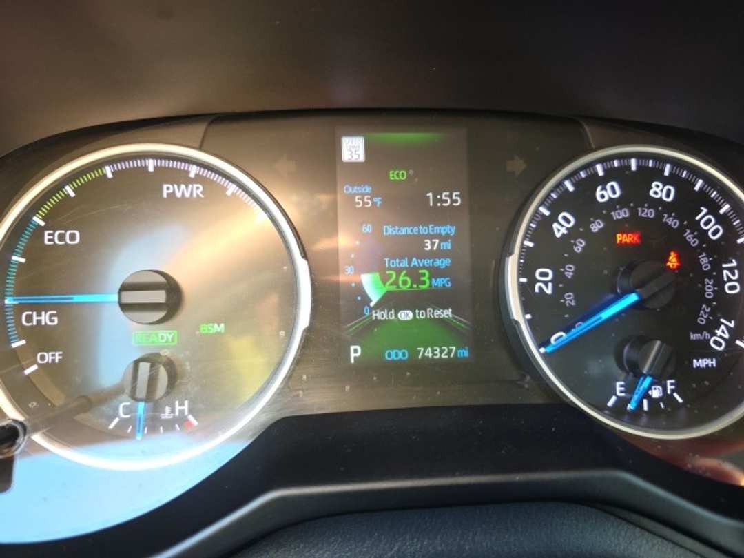 2020 Toyota Rav4 LE - Image 12