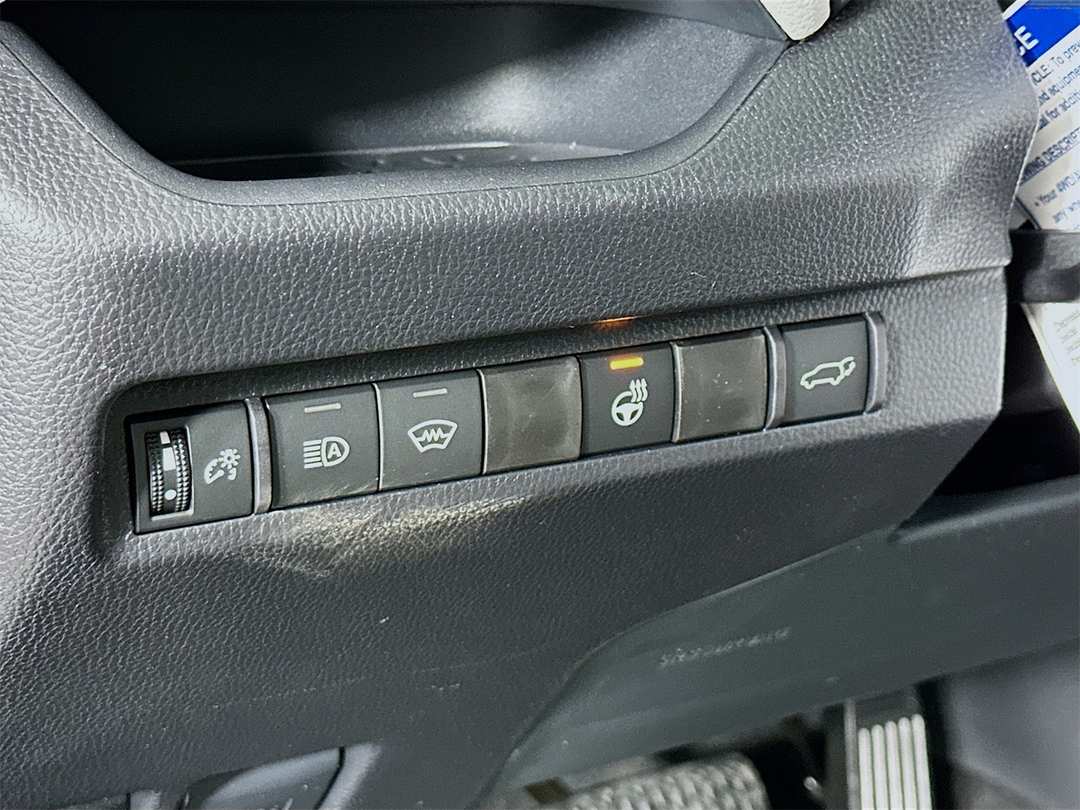 2025 Toyota Rav4 XLE Premium - Image 10