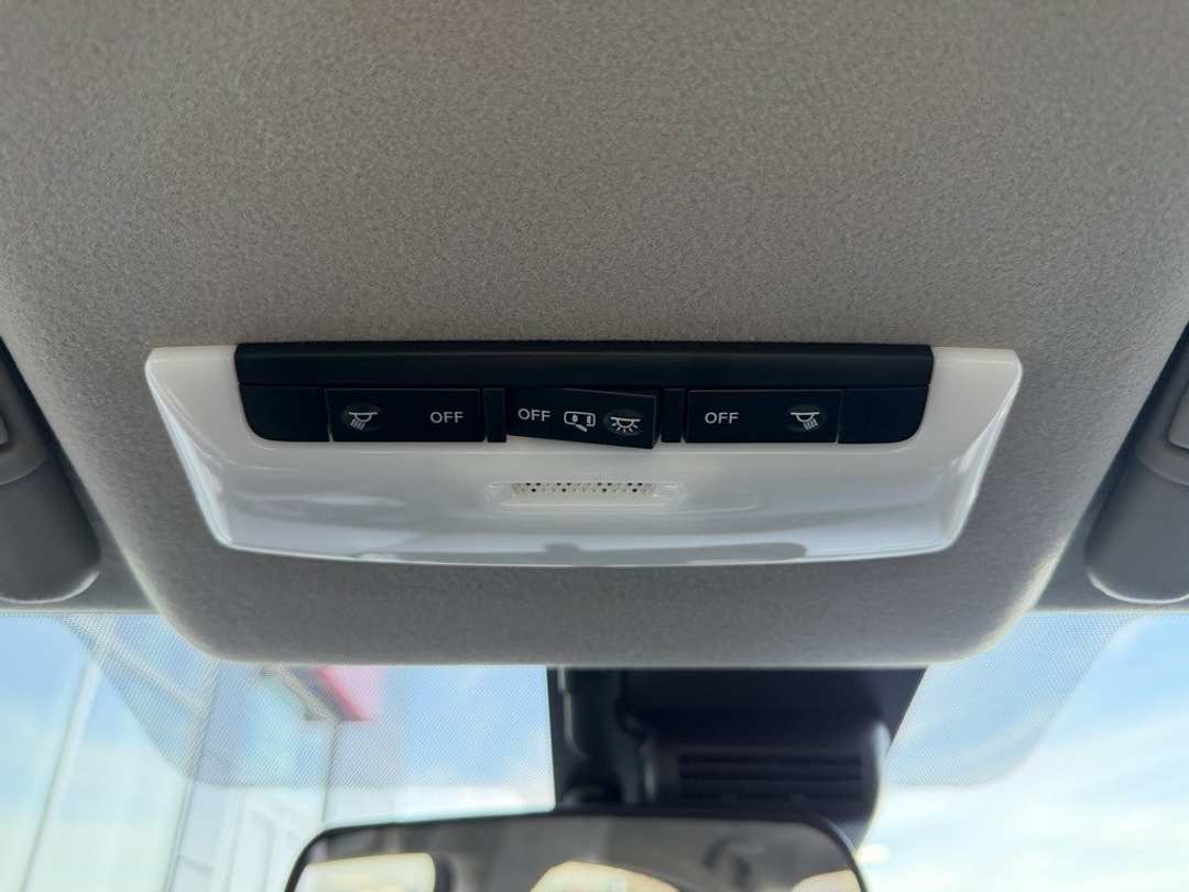 2025 Nissan Versa 1.6 SV - Image 32