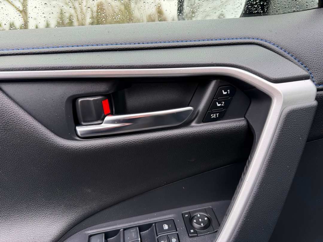 2023 Toyota Rav4 XSE - Image 14