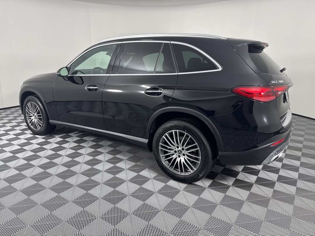 2026 Mercedes-Benz GLC GLC 300 - Image 12